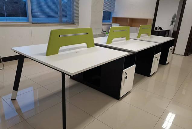 簡約現(xiàn)代職員桌-16